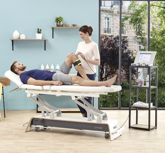 Elektrotherapie met Combi 400 behandeltafel Gymna.ONE