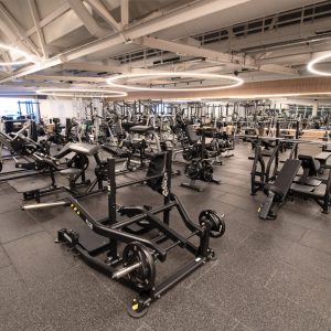 BH Fitness cardio krachtapparatuur oefenzaal fysiotherapie Gymna Nederland