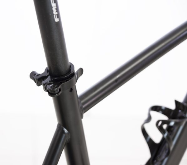 bh fitness exercycle smart bike detail verstelling zadelhoogte